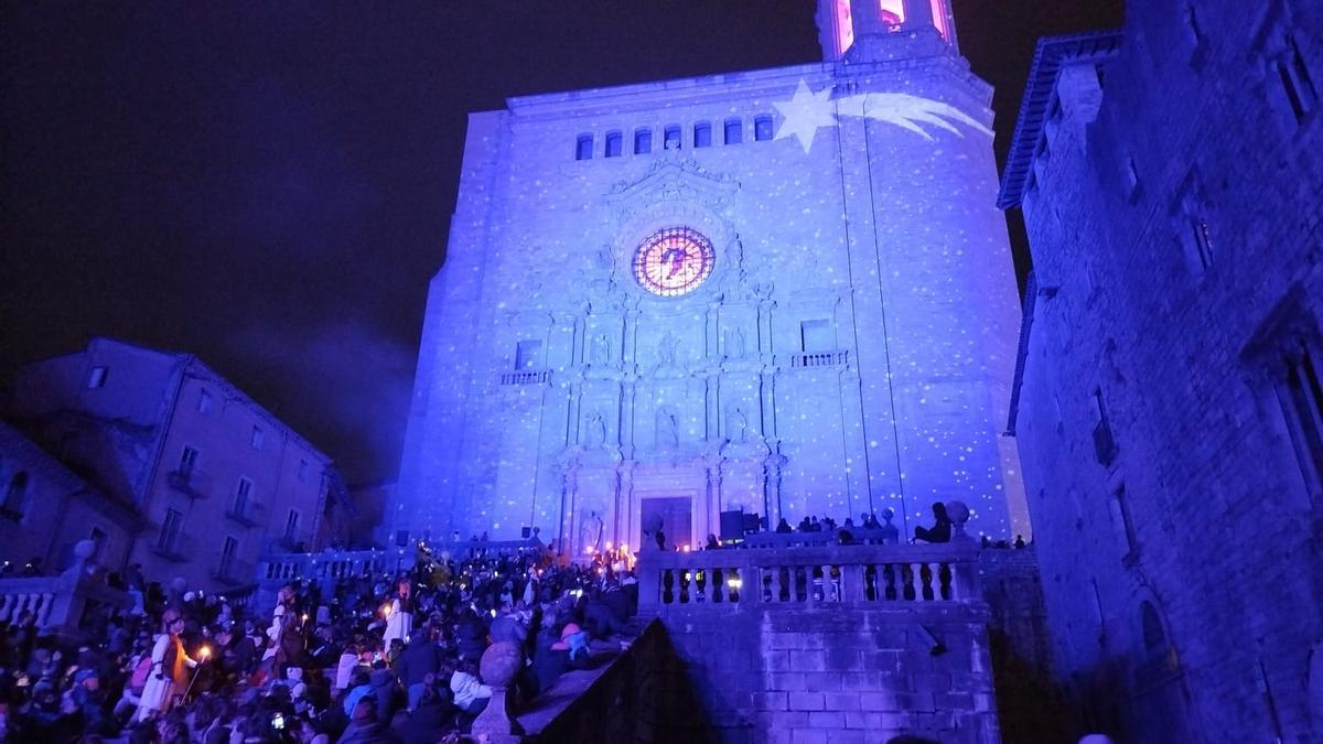 Les fotos de l'encesa de l’Estel d’Orient a la façana de la Catedral de Girona