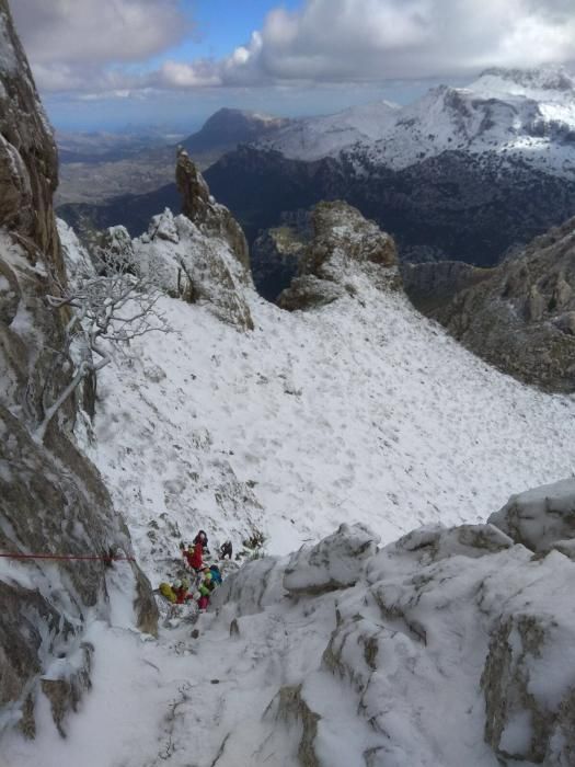 La nieve cubre las montañas de la Serra de Tramuntana