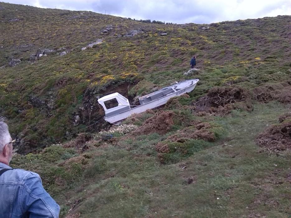 Rescatan la planeadora del hombre muerto en Cangas