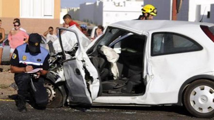 Un muerto en Arrecife tras colisionar con una guagua