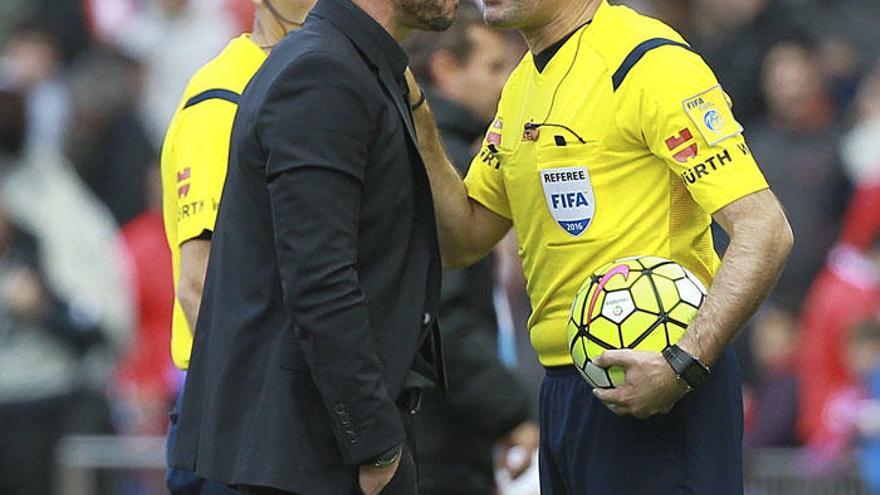 Simeone, expulsado ante el Málaga el curso pasado.