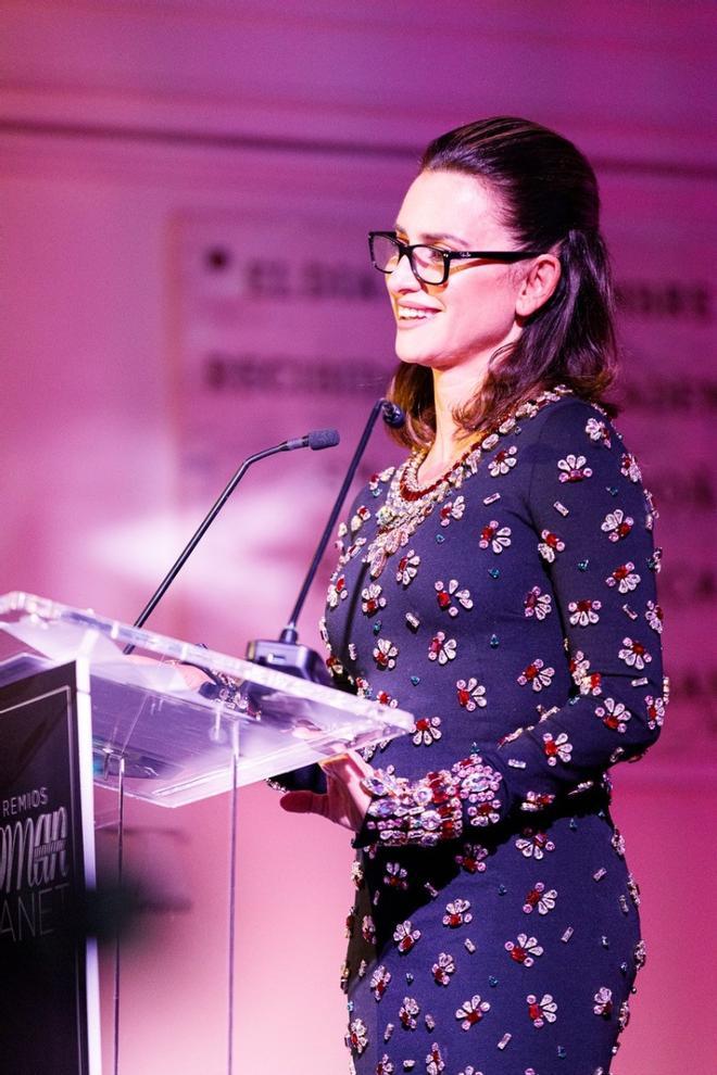 Penélope Cruz recibe el premio Acción Social en los Premios Woman Planet