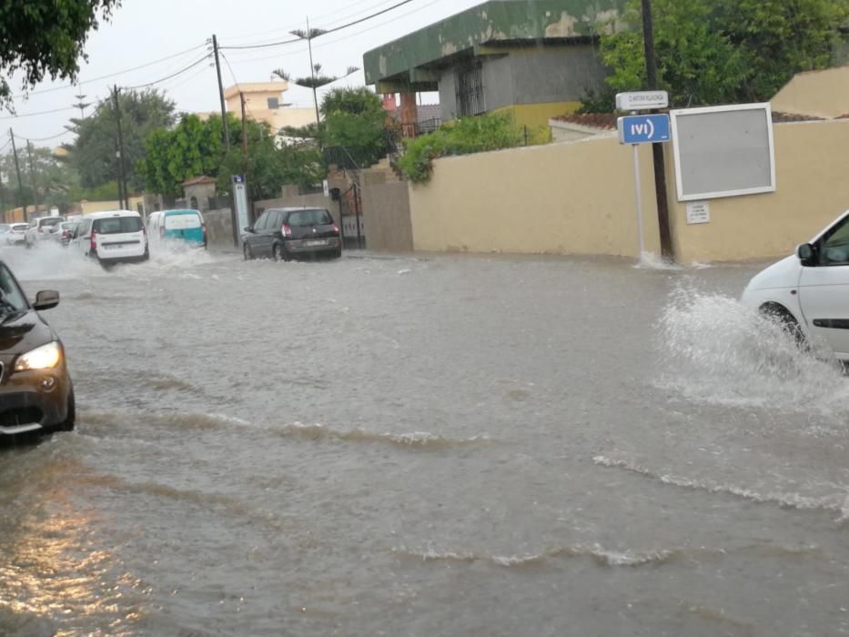 Calles inundadas por la tormenta en la rotonda de Son Moix