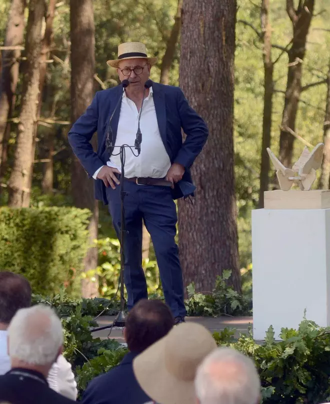 Madrid otorga a Manolo Paz un distinguido espacio para que luzca su escultura "Transparencias"