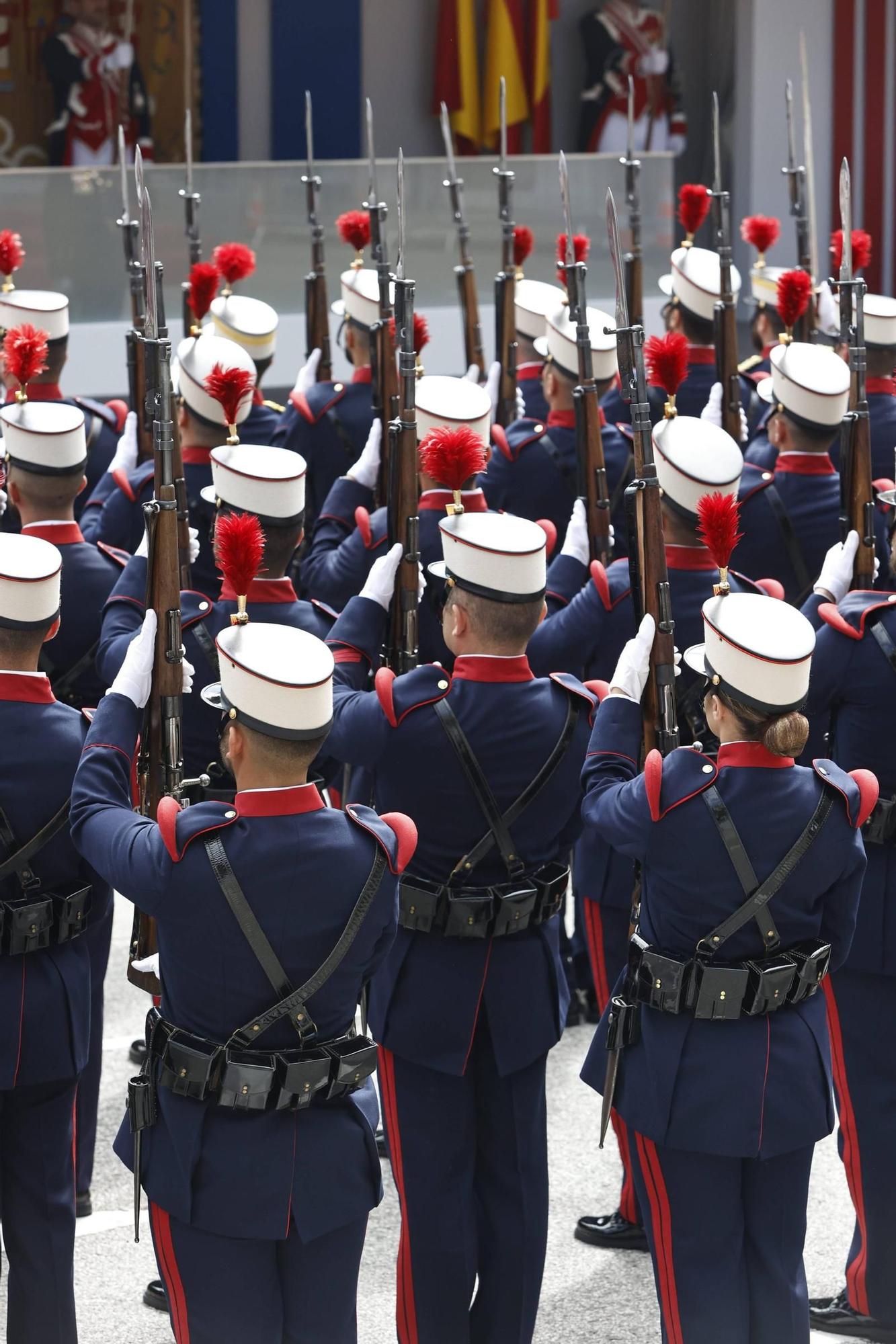 EN IMÁGENES: Así fue el multitudinario desfile en Oviedo por el Día de las Fuerzas Armadas