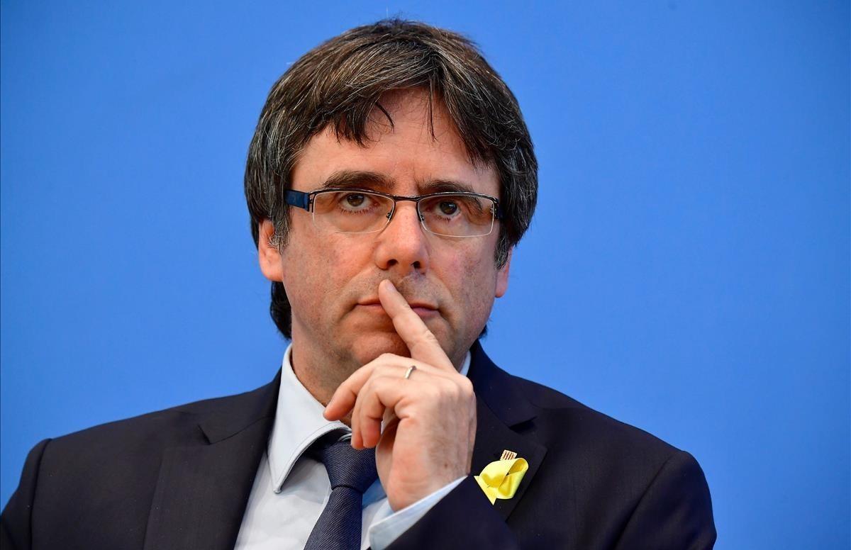 zentauroepp44438050 catalonia s deposed president carles puigdemont gives a pres180725103732