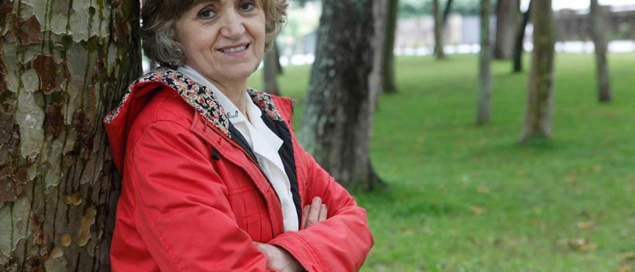 María Luisa Carcedo, en una carbayeda de Somió (Gijón).