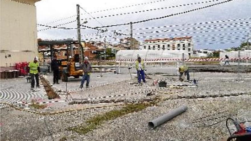 Una imatge de les obres de millora a l&#039;estació de tren convencional de Figueres.