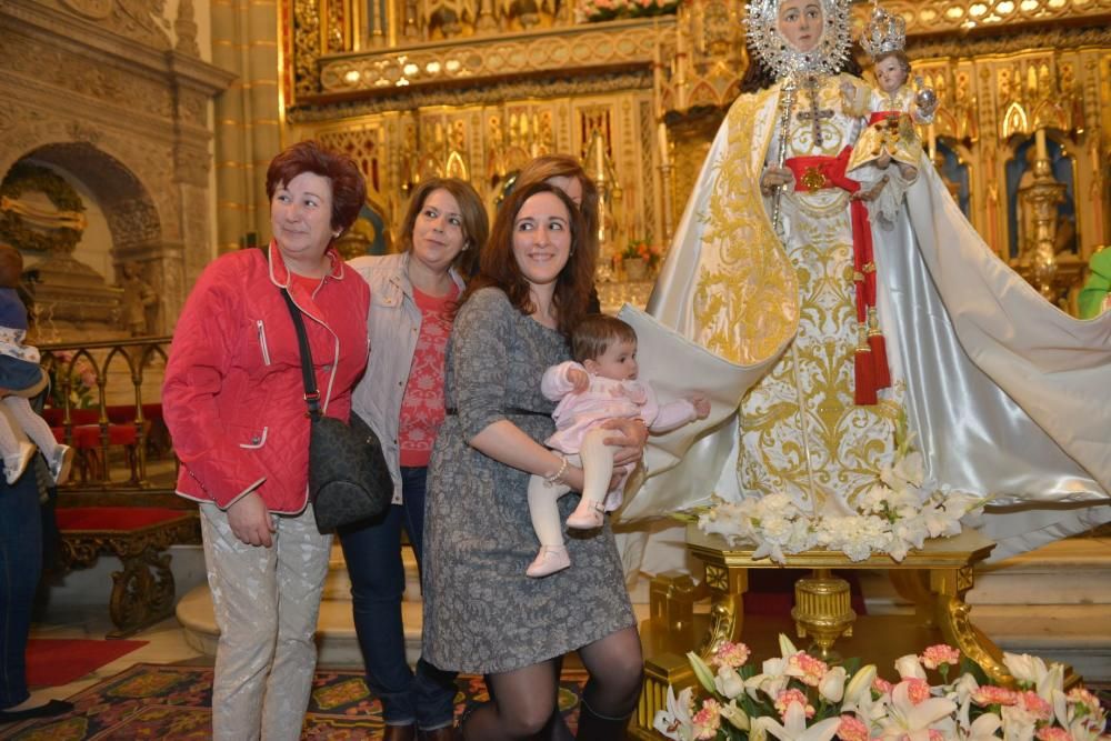 Los bebés, bajo el manto de la Fuensanta