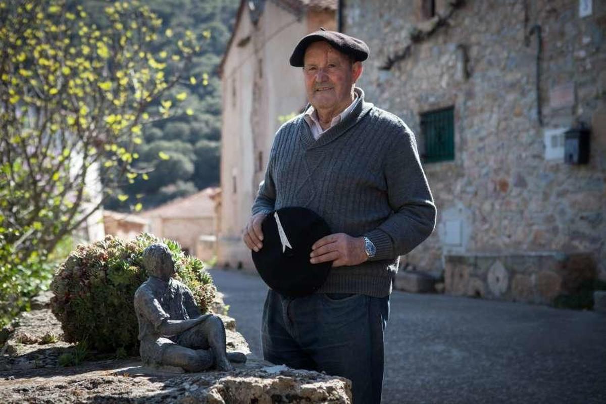 La localidad soriana de Valdegeña erigirá en el Barrio Alto el monumento a la tradicional boina
