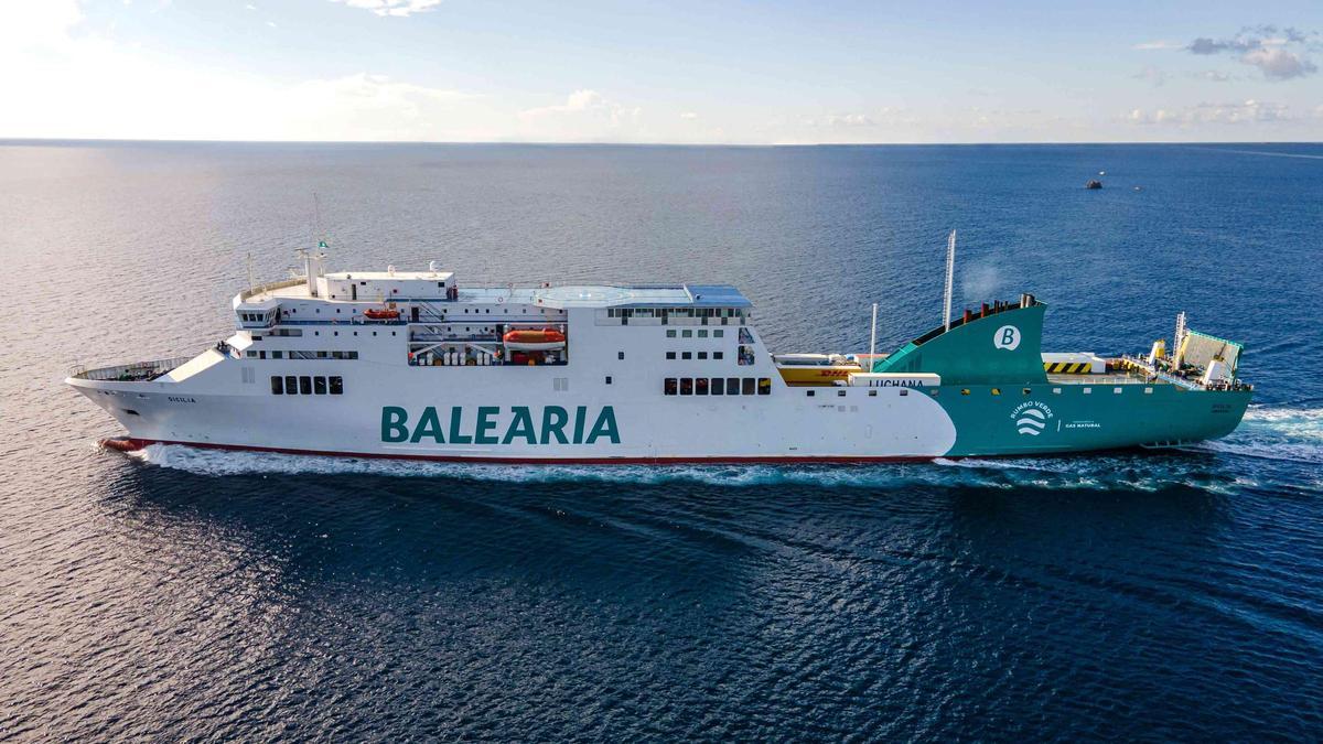 Buque 'Sicilia', que conecta Huelva con Tenerife.
