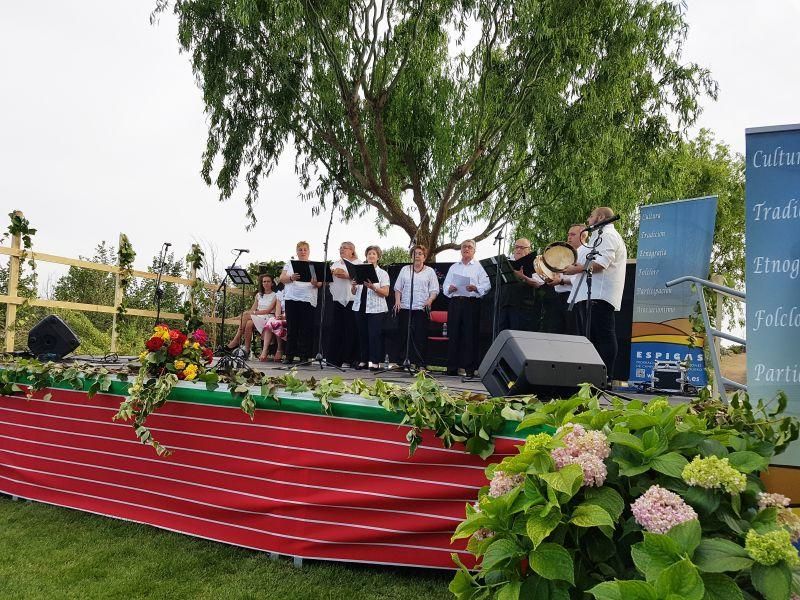 Certamen de canción tradicional en Fresno de la Ri