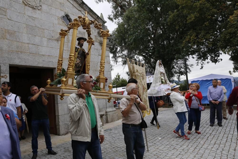 La última romería y el concierto de Tony Lomba ponen el broche final a las festividades en el Día da Irmandade.