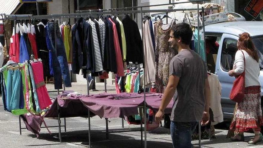 El mercadillo gondomareño se traslada a los sábados en enero.