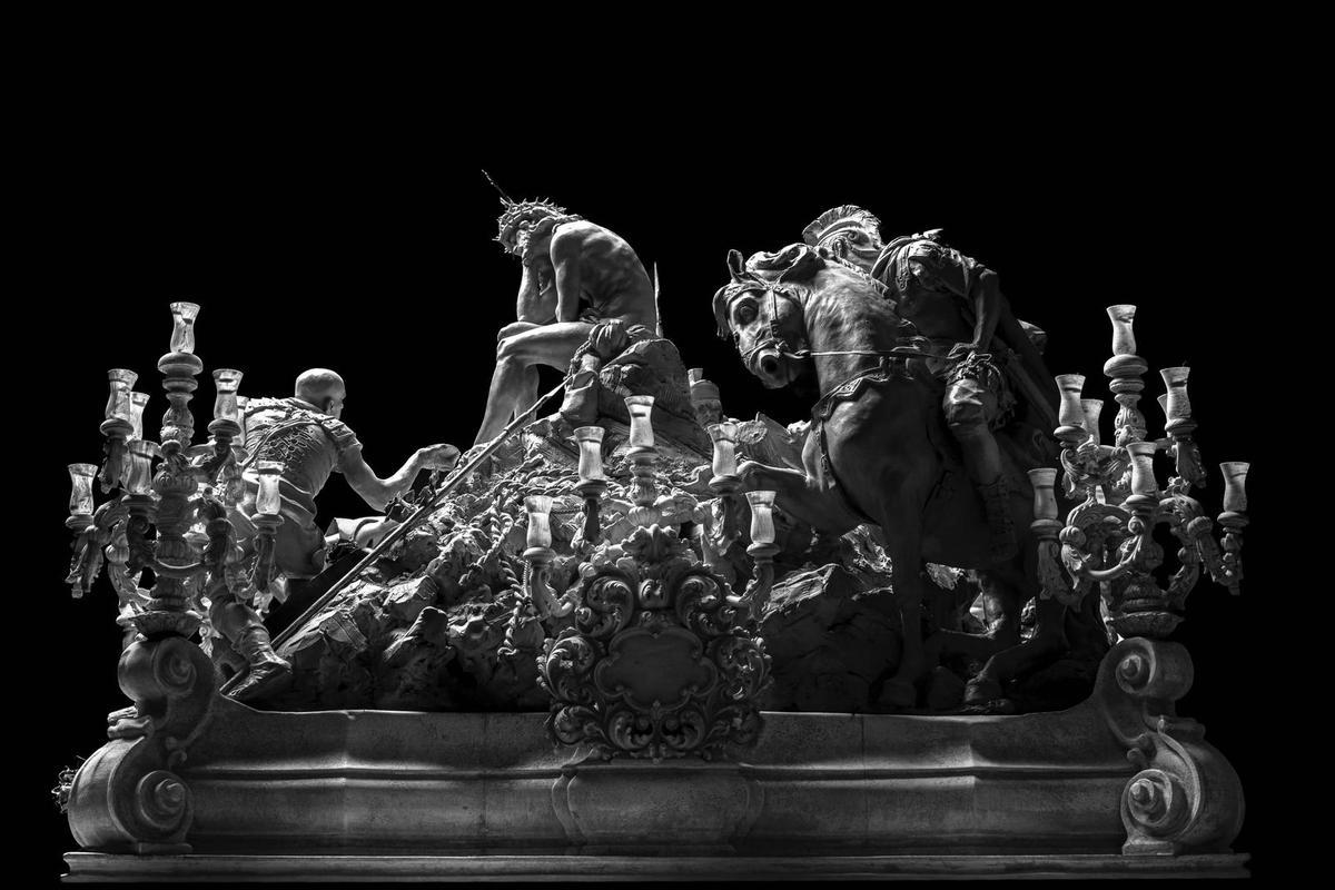 Perspectiva desde el lateral derecho del futuro grupo escultórico de Humildad y Paciencia.