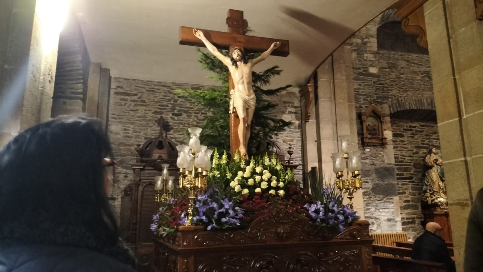 En imágenes: Luarca suspende la procesión del Cristo del Perdón, al que homenajea con la música de La Lira