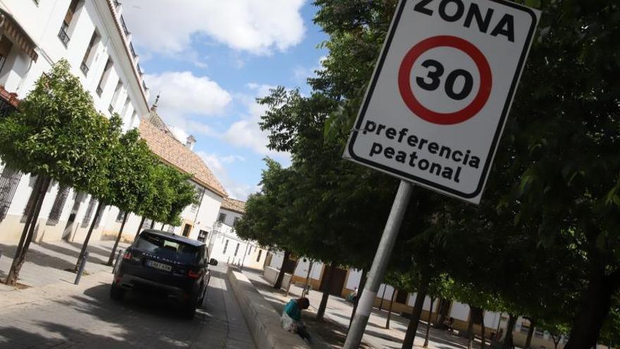 Limitación de velocidad a 30 por la plaza Juan Bernier.