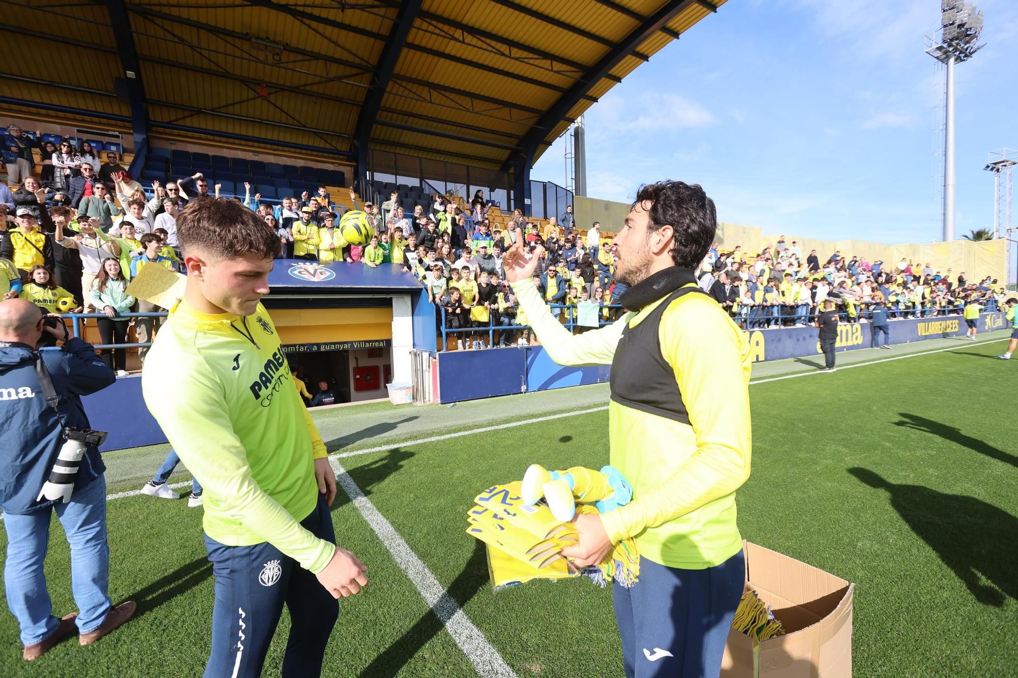 Así ha sido el entrenamiento navideño del Villarreal a puerta abiertas