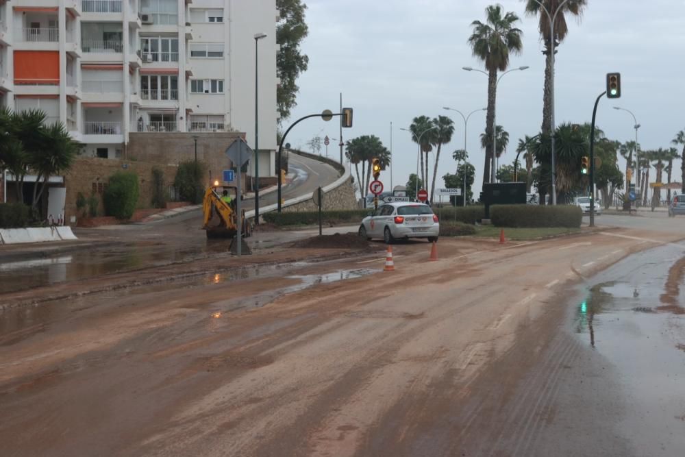 Arreglos en los Baños del Carmen tras los daños causados este fin de semana por la tormenta.