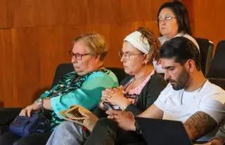 Luis Arosa expulsa del pleno al popular Cañón al negarse a cambiar de escaño