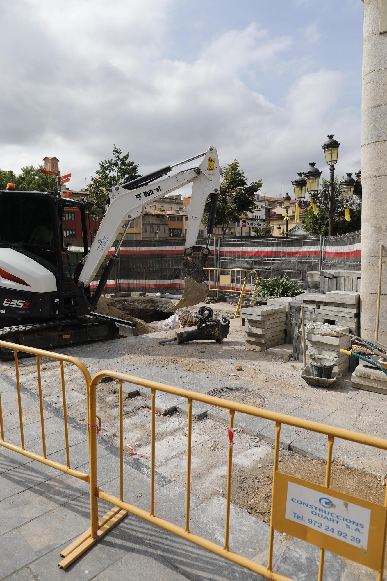 Troben un pany de muralla a la Rambla de Girona