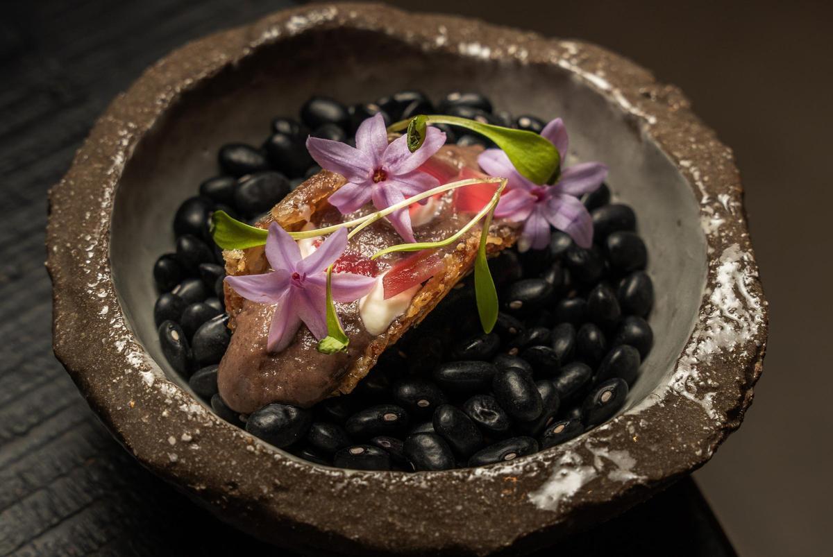 El taco hecho con 'capipota' crujiente del restaurante Chambacú.