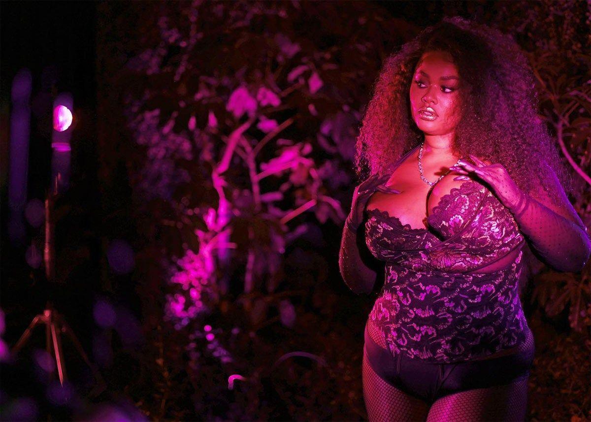 Body de encaje presentado en el Savage X Fenty Show Vol. 4 de Rihanna