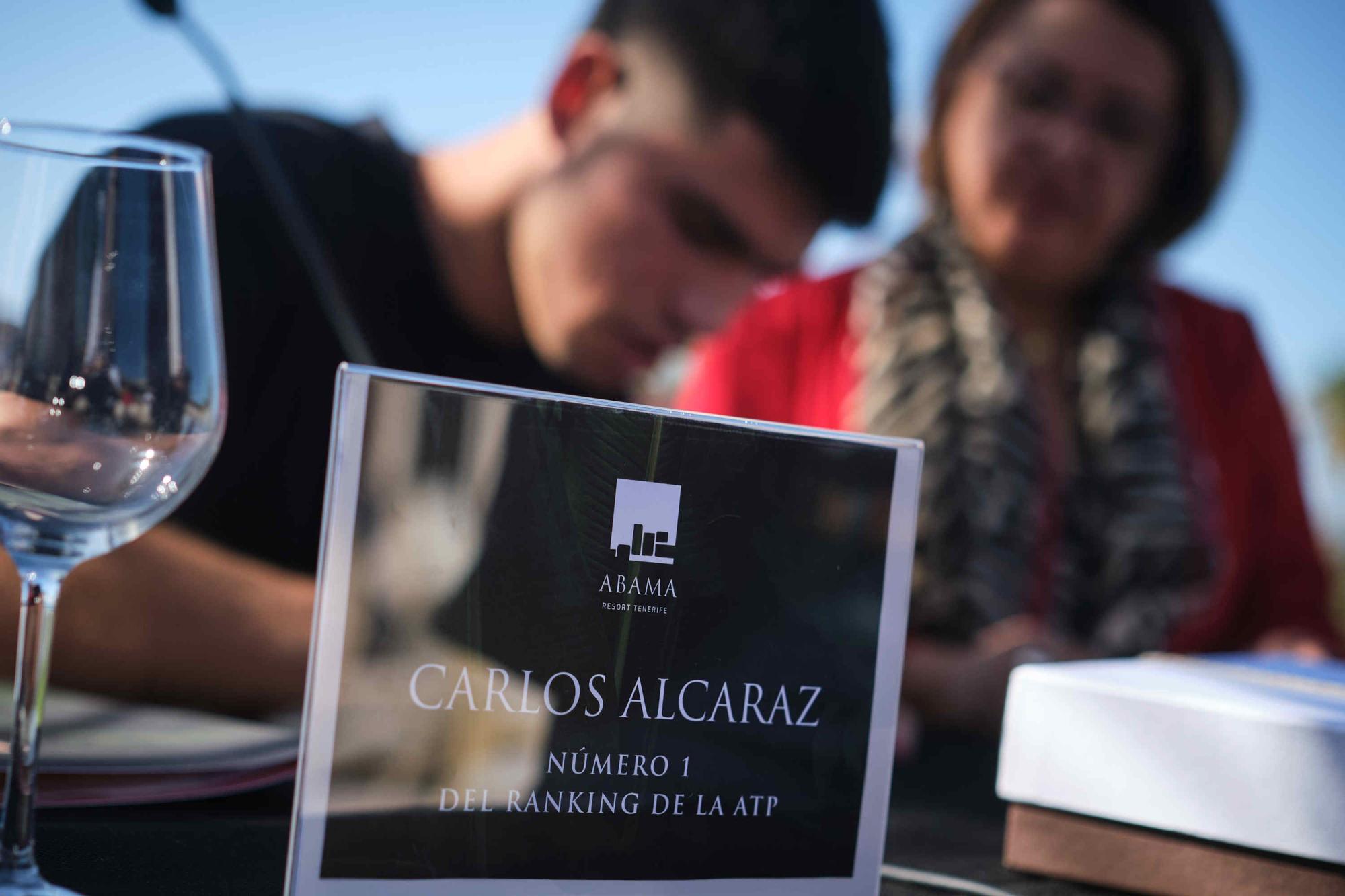 El tenista Carlos Alcaraz descansa en Tenerife
