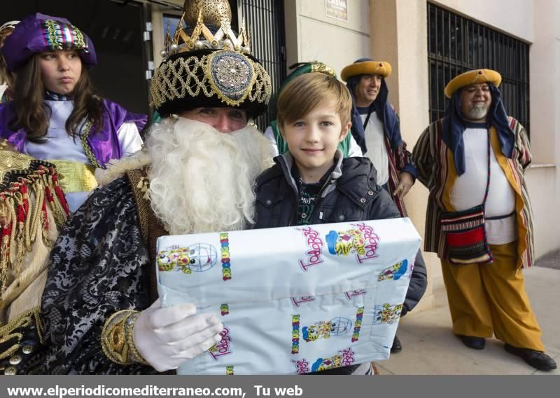 Los Reyes Magos reparten regalos en la provincia