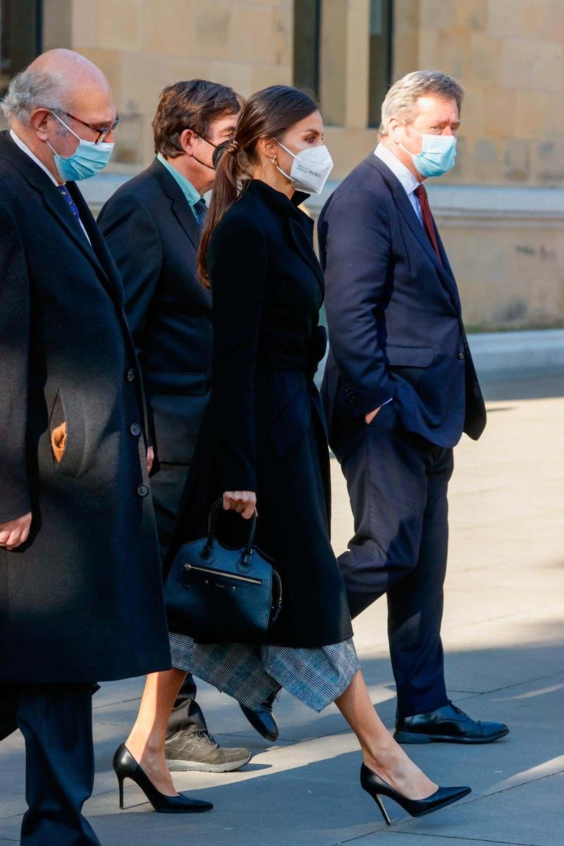 El look working de la reina Letizia para su última reunión de trabajo del 2021 en San Sebastián
