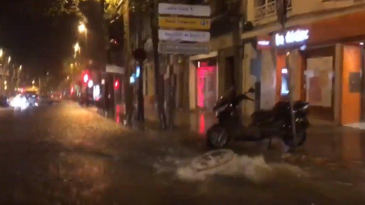 1--mireia-prats-en-twitter----badalona-sota-una-pluja-molt-intensa--324cat--emergenciescat-q-pot-estar-inundant-baixos-del-barri-de-baix-a-mar-https---t-co-nqwnqv7teh----twitter