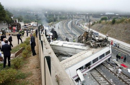 Rescue workers pull victims from train crash near Santiago de Compostela