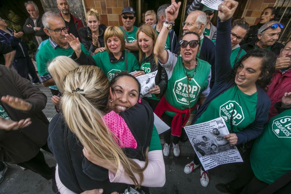 La PAH frena un desahucio en Elche