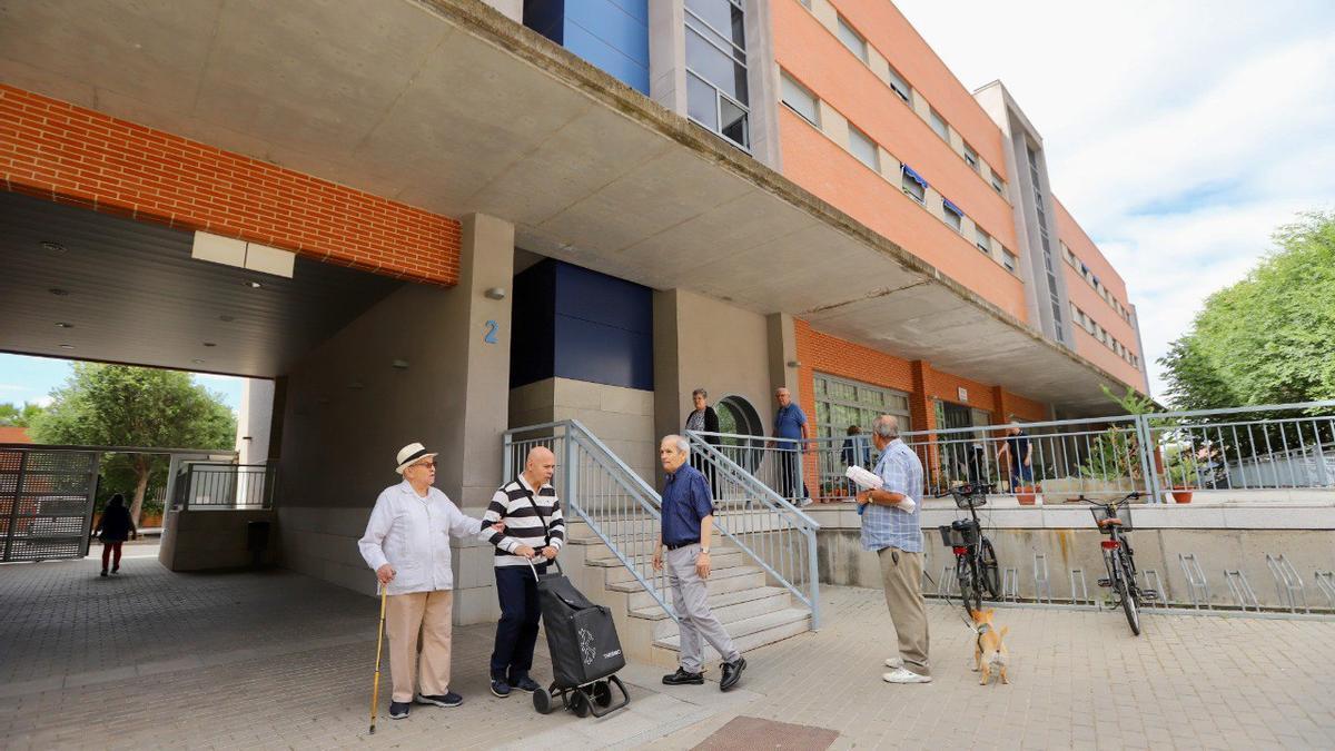 Vecinos en las zonas comunes del edificio.