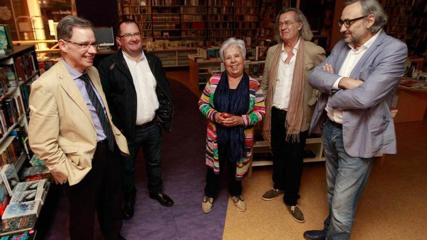 Manuel Rubio, Leopoldo Sánchez Torre, Concha Quirós, Fernando Beltrán y Miguel Munárriz, en Oviedo.