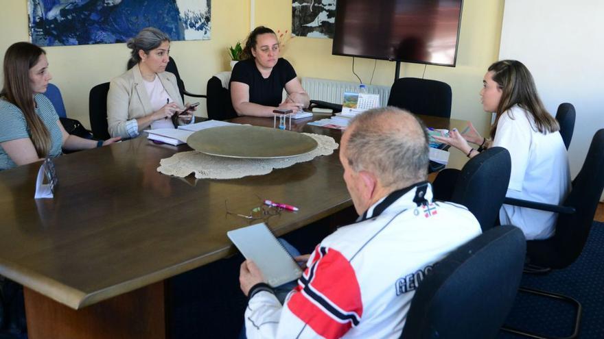 Reunión de la edil de Facenda con los grupos del gobierno y con la edil de AV.   |