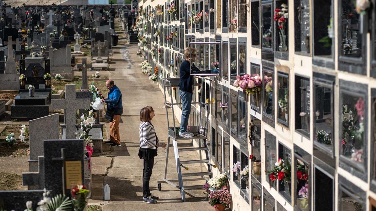 Día de Todos los Santos en el cementerio de Zamora