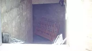 La Comisión de Memoria Histórica de Alicante critica al Ayuntamiento por el refugio usado como almacén de obra