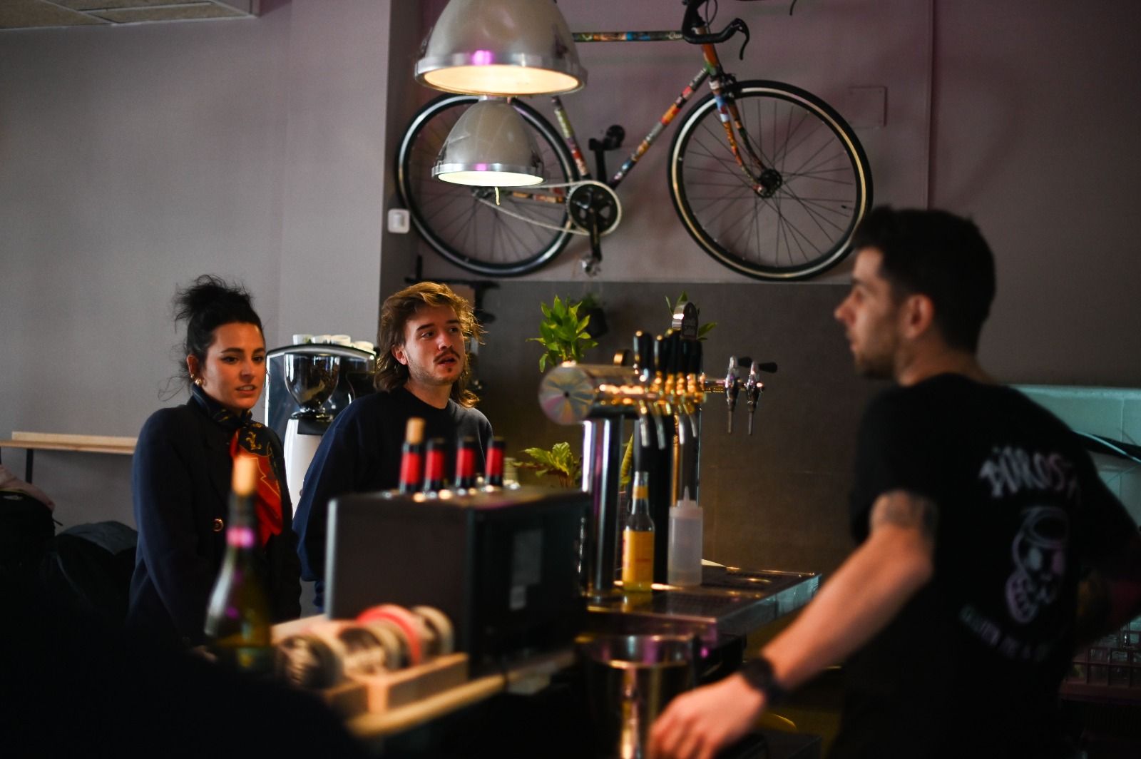 En imágenes | Abre La Birrosta, el nuevo restaurante que reinventa el histórico bar de La Magdalena