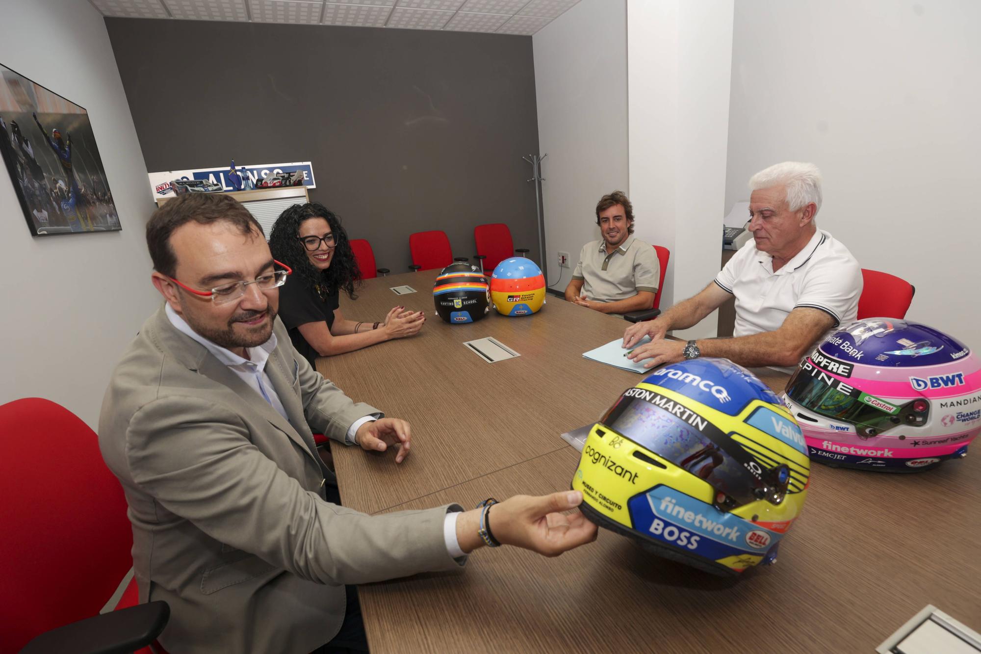 El presidente del Principado visita el Museo y Circuito Fernando Alonso.