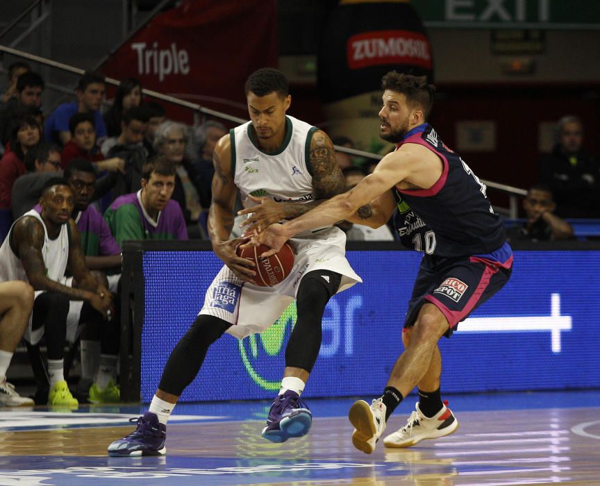 El Unicaja frena su racha victoriosa con una derrota en el BarclayCard Center de Madrid