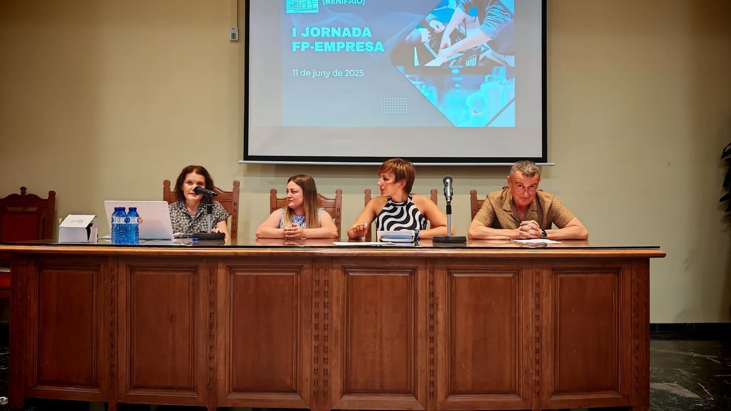 El IES Soler i Godes de Benifaió reconoce el trabajo de las empresas que completan la formación