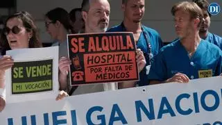 Diego Martín, anestesista del hospital de Ibiza, en huelga: "Lo que quiero es poder vivir y ver a mis hijos"