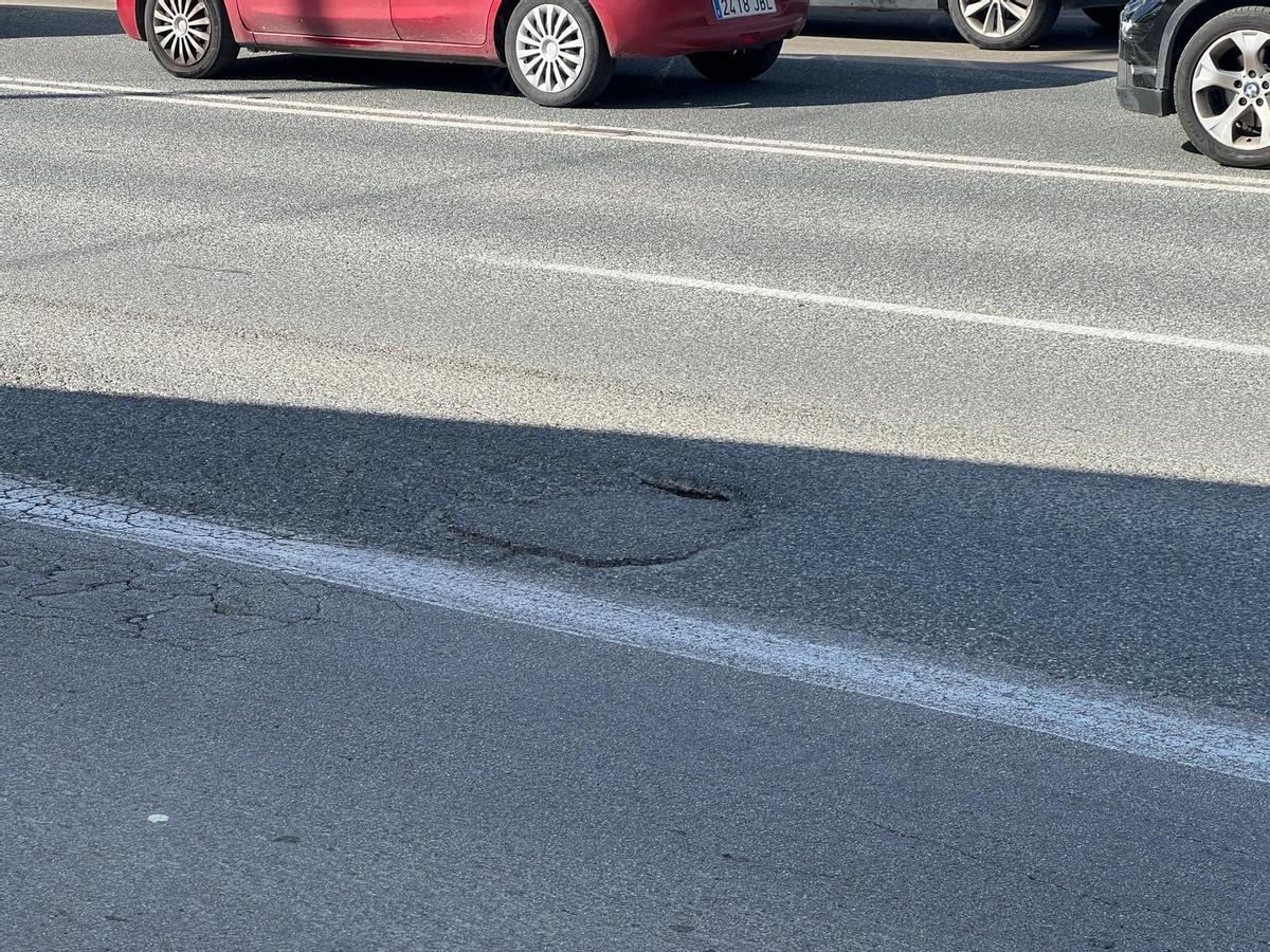 Desperfectos en la calzada del Puente del Cachorro de Sevilla por el temporal