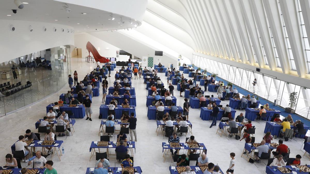 El Open de Ajedrez de Oviedo "consolida" a la ciudad como "referente" nacional e internacional de la disciplina: "Nos atrajo el torneo y la región", en imágenes
