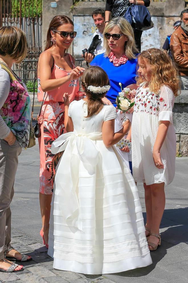 Paula Echevarría con su hija Daniella en la procesión del Corpus Christi