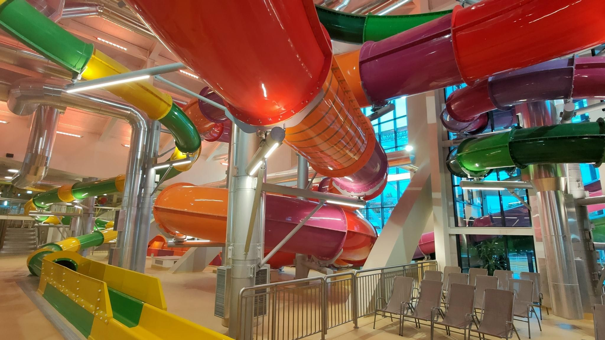 Viaje por el parque acuático cubierto de Portugal