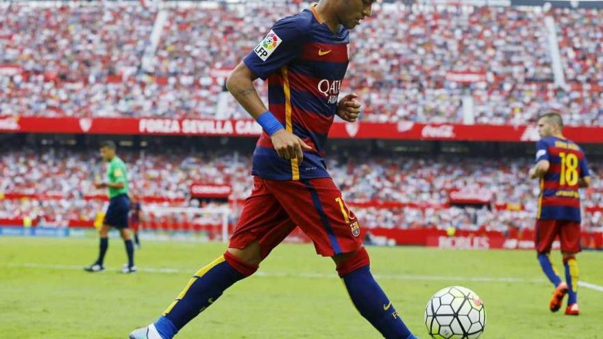 Neymar, antes de un partido con el Barcelona.