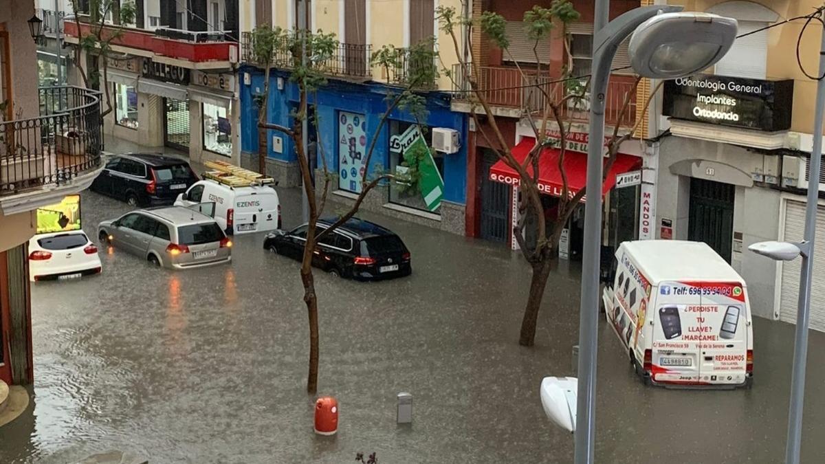 Calle inundad en Villanueva de la Serena.
