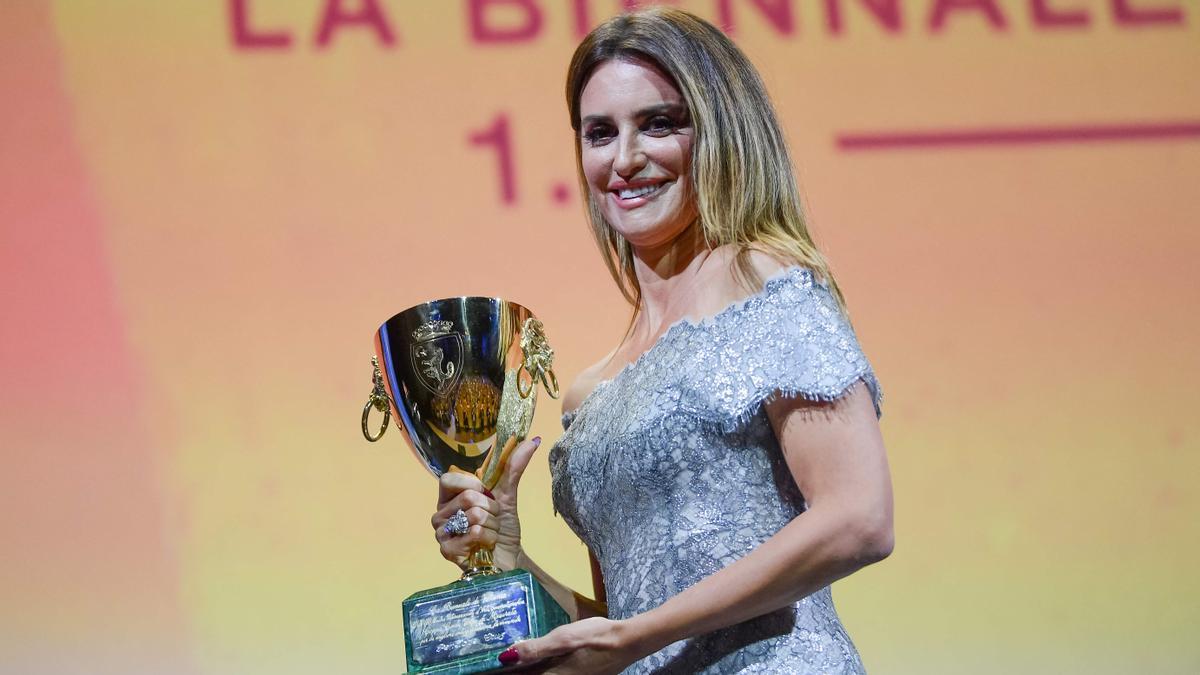 Penélope Cruz gana la Copa Volpi a la mejor actriz del festival de Venecia,